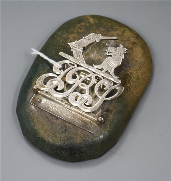 An Edwardian silver and leather mounted desk clip, 13cm.